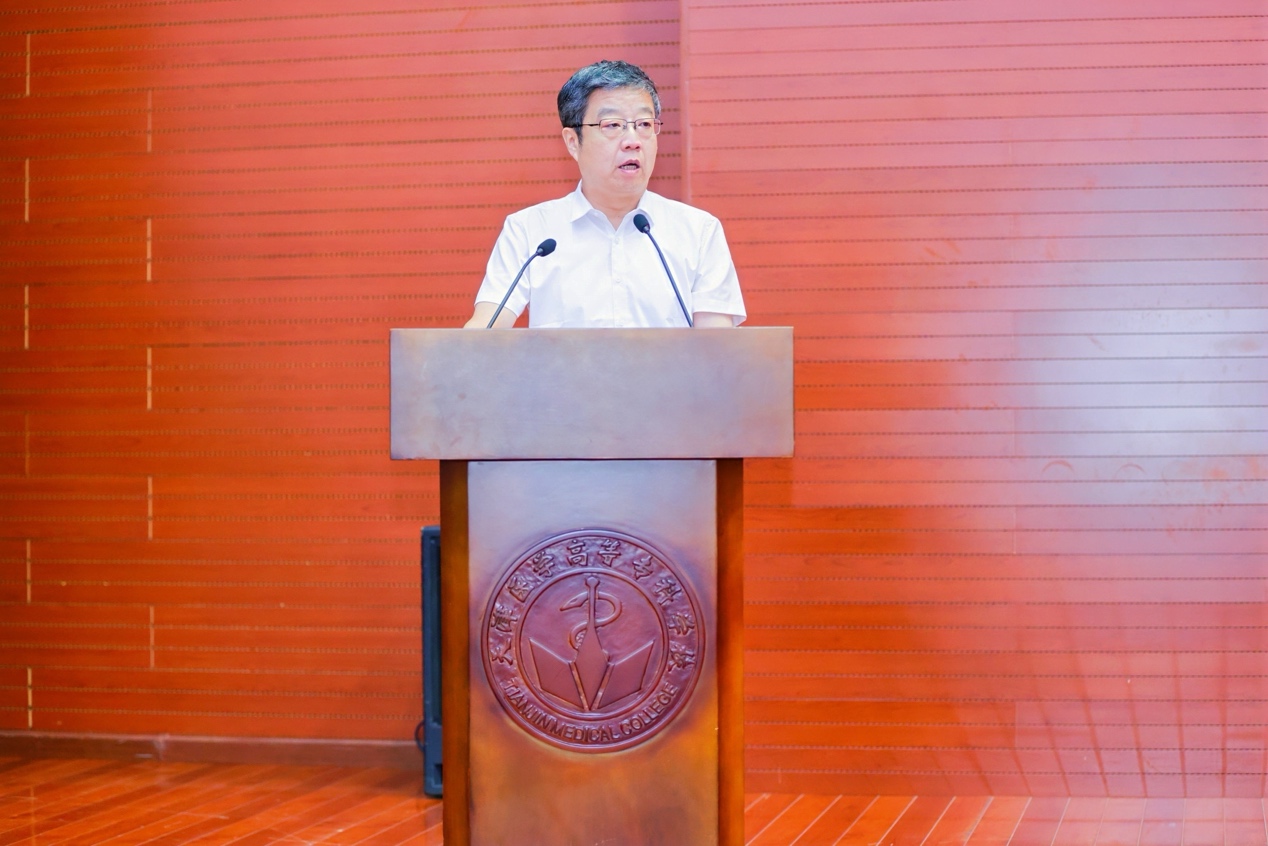 人的雕塑中度可信度描述已自動(dòng)生成