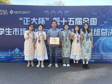 一群人站在一起合影AI 生成的內(nèi)容可能不正確。